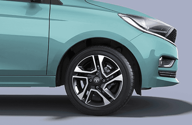 Diamond-Cut Alloy Wheels